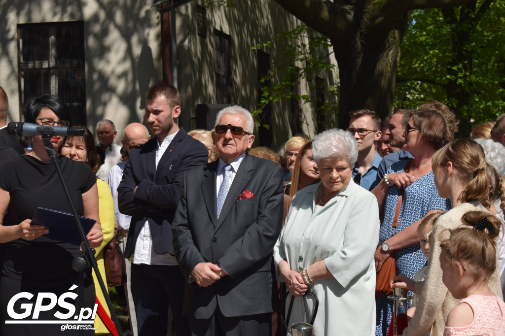 Odsłonięcie ławeczki księdza Wojciecha Raczkowskiego