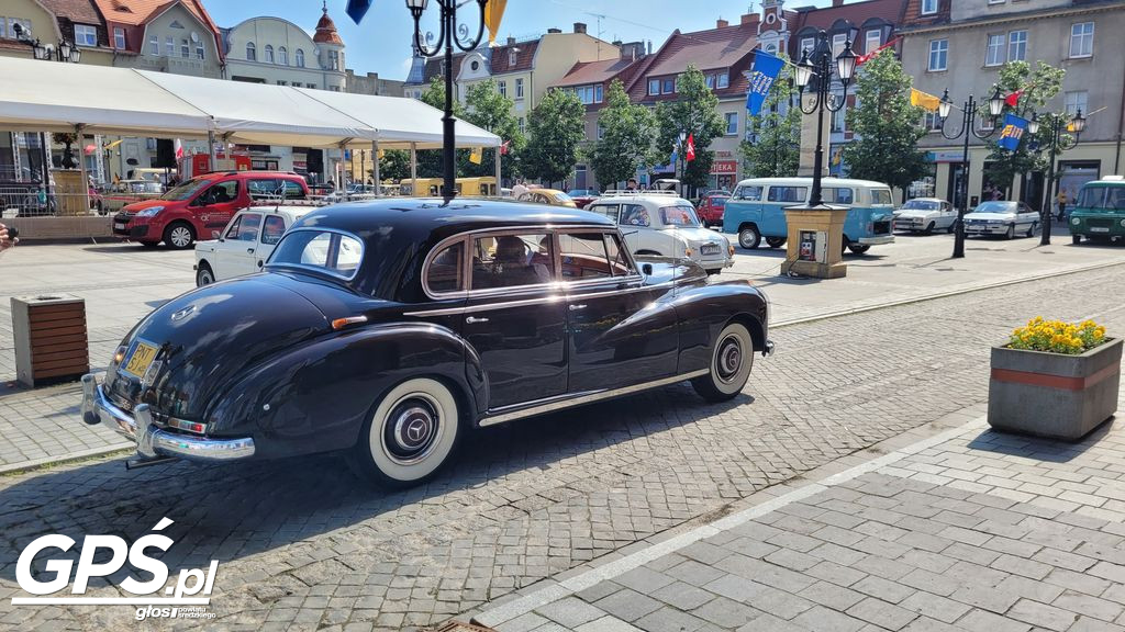 X Rajd Pojazdów Zabytkowych po drogach powiatu średzkiego