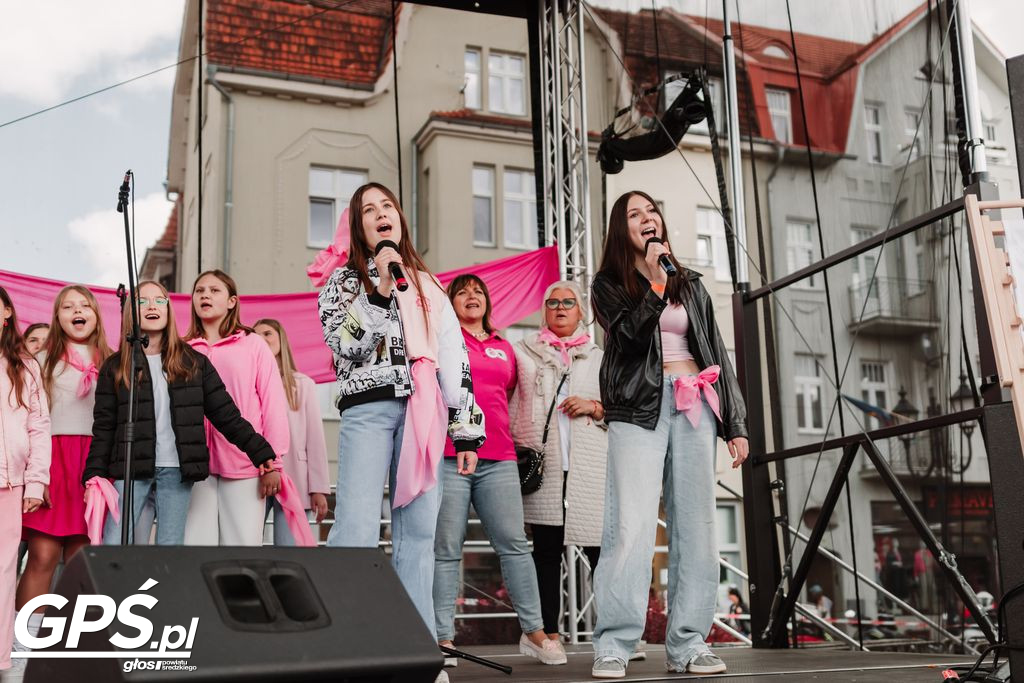 W Środzie ustanowiono rekord Polski w samobadaniu piersi