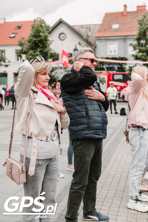 W Środzie ustanowiono rekord Polski w samobadaniu piersi