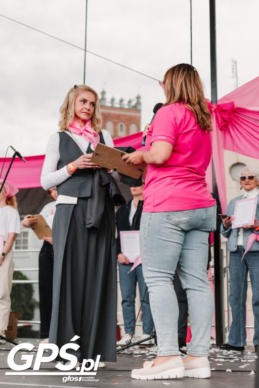 W Środzie ustanowiono rekord Polski w samobadaniu piersi