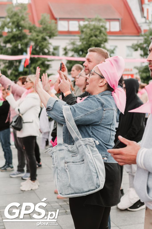 W Środzie ustanowiono rekord Polski w samobadaniu piersi