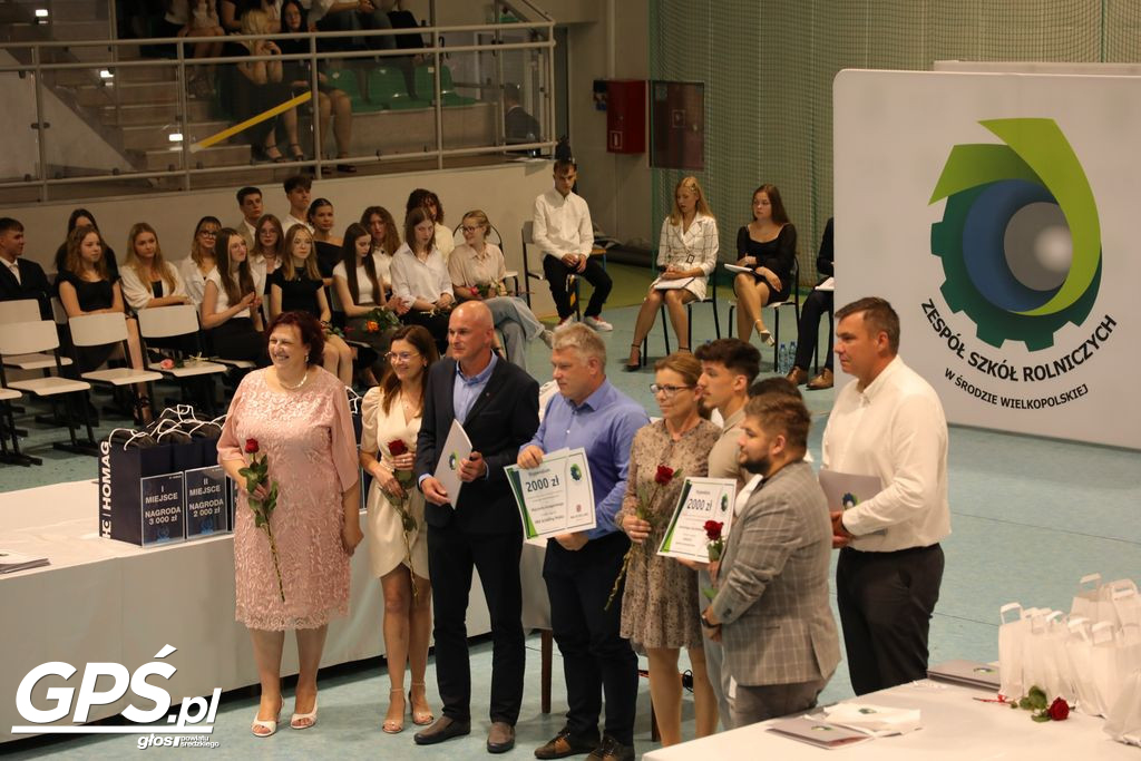 Stypendia dla najzdolniejszych uczniów Zespołu Szkół Rolniczych w Środzie