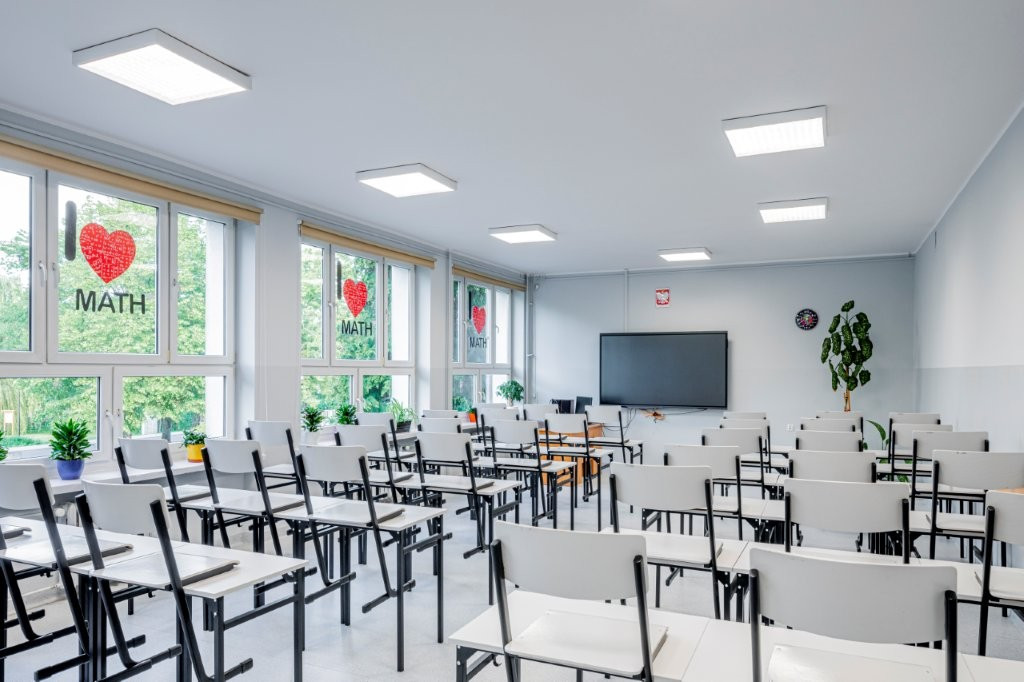 Nowe oświetlenie w średzkich szkołach