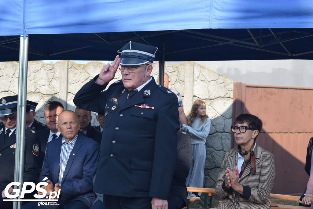 Poświęcenie i przekazanie samochodu dla OSP Pięczkowo