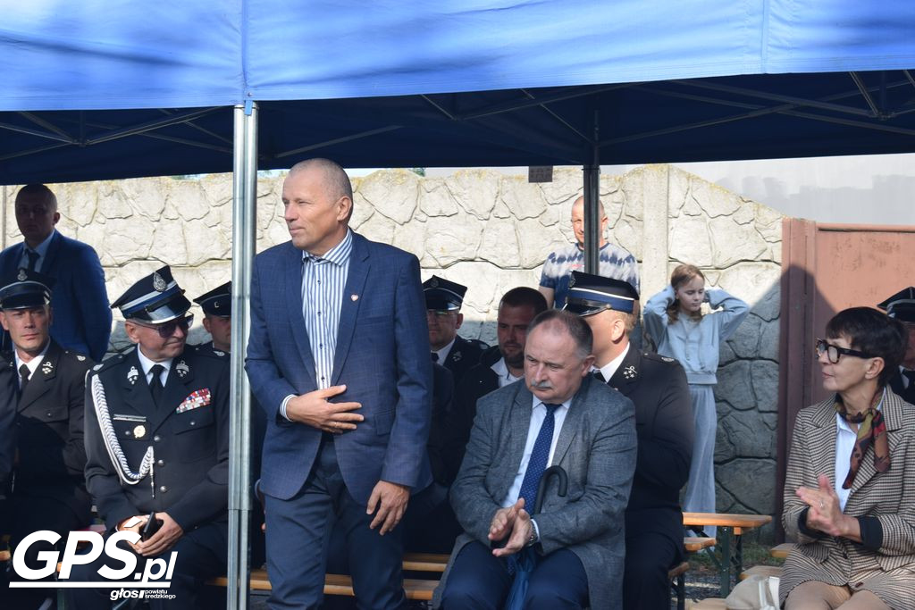 Poświęcenie i przekazanie samochodu dla OSP Pięczkowo
