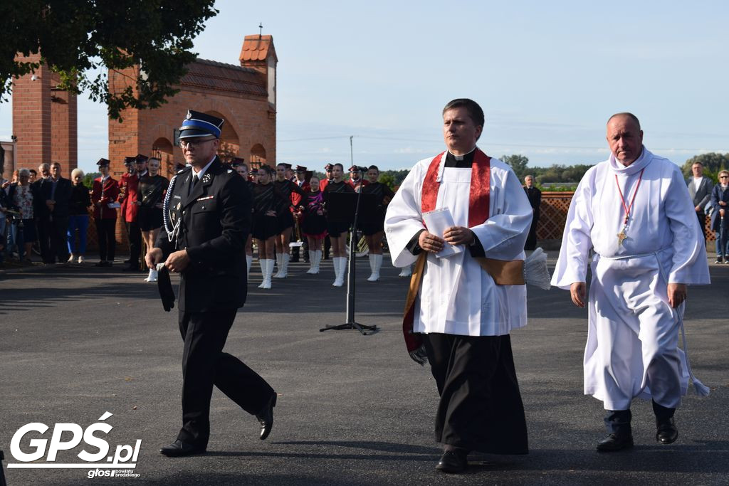 Poświęcenie i przekazanie samochodu dla OSP Pięczkowo