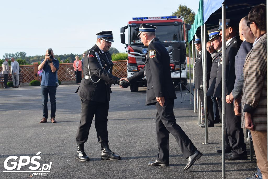 Poświęcenie i przekazanie samochodu dla OSP Pięczkowo