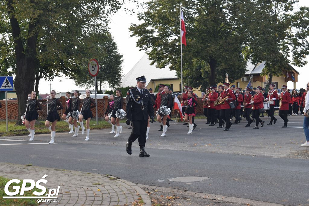 Poświęcenie i przekazanie samochodu dla OSP Pięczkowo
