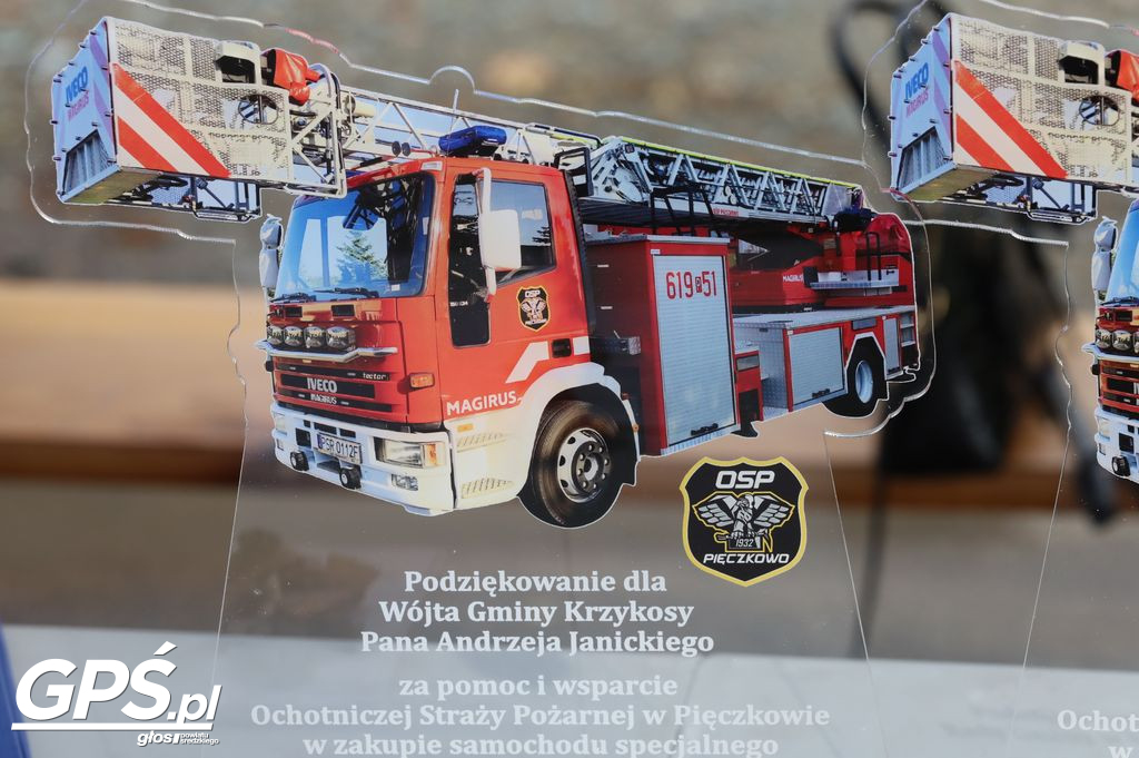 Poświęcenie i przekazanie samochodu dla OSP Pięczkowo