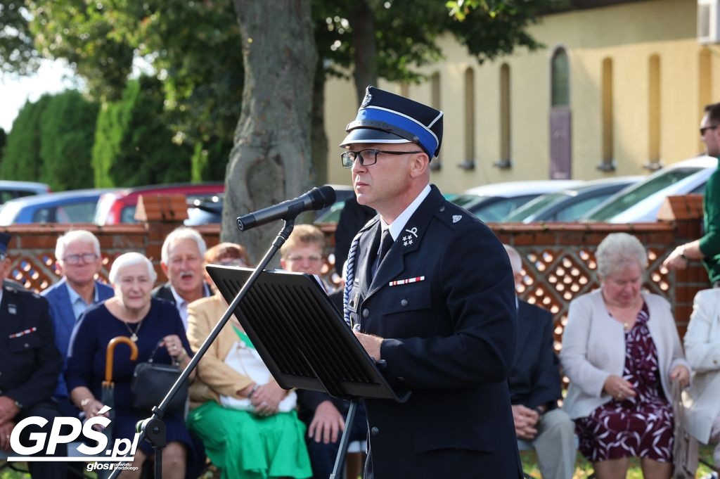 Poświęcenie i przekazanie samochodu dla OSP Pięczkowo