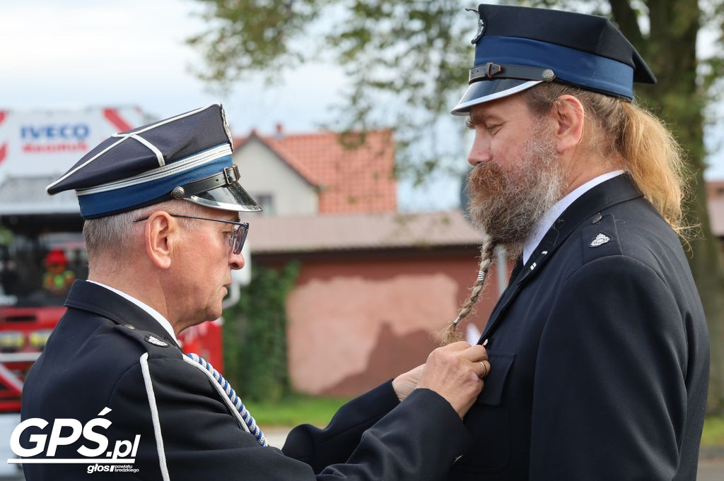 Poświęcenie i przekazanie samochodu dla OSP Pięczkowo