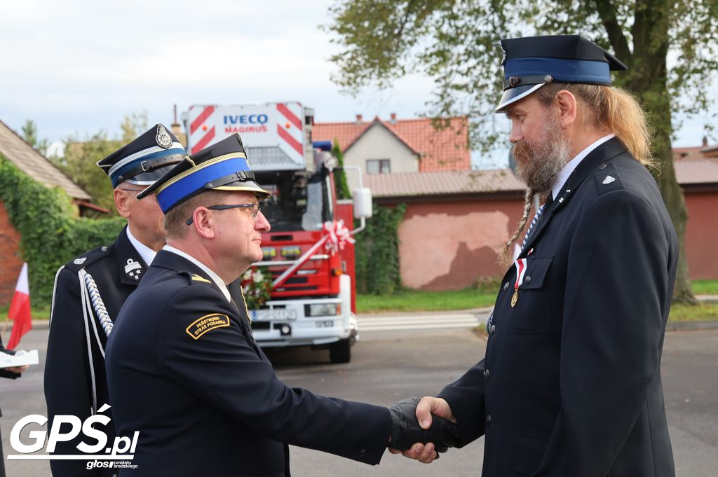 Poświęcenie i przekazanie samochodu dla OSP Pięczkowo