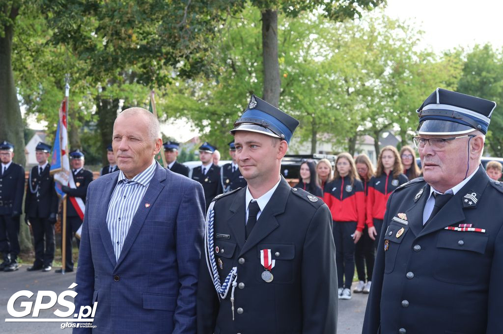 Poświęcenie i przekazanie samochodu dla OSP Pięczkowo