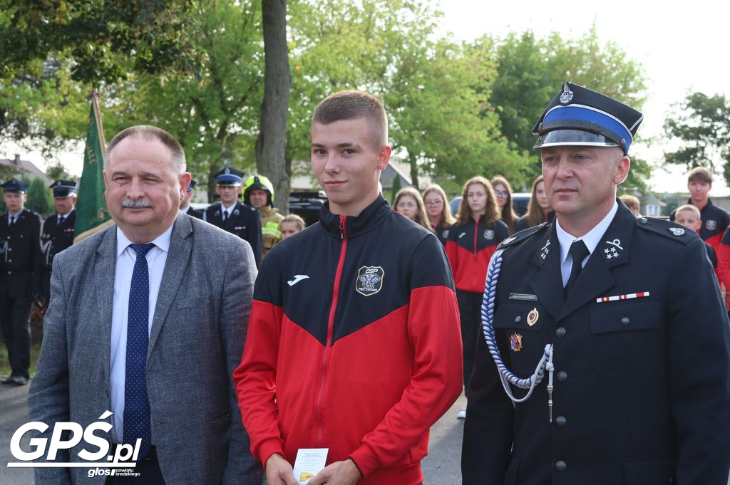 Poświęcenie i przekazanie samochodu dla OSP Pięczkowo