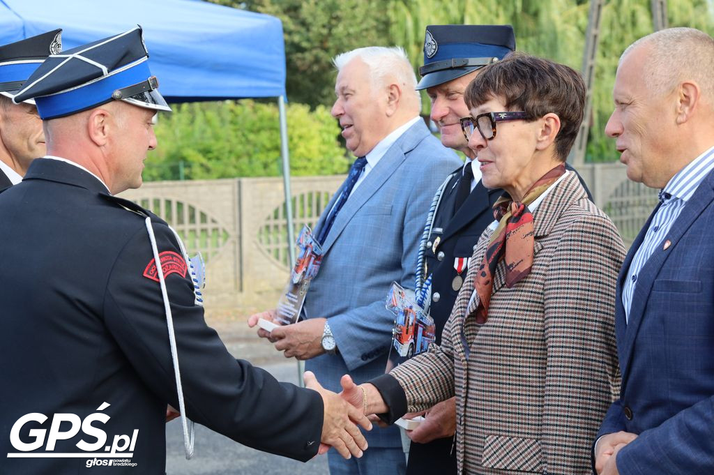 Poświęcenie i przekazanie samochodu dla OSP Pięczkowo