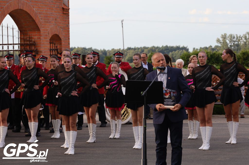 Poświęcenie i przekazanie samochodu dla OSP Pięczkowo