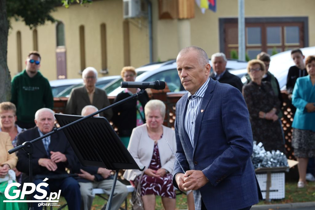 Poświęcenie i przekazanie samochodu dla OSP Pięczkowo