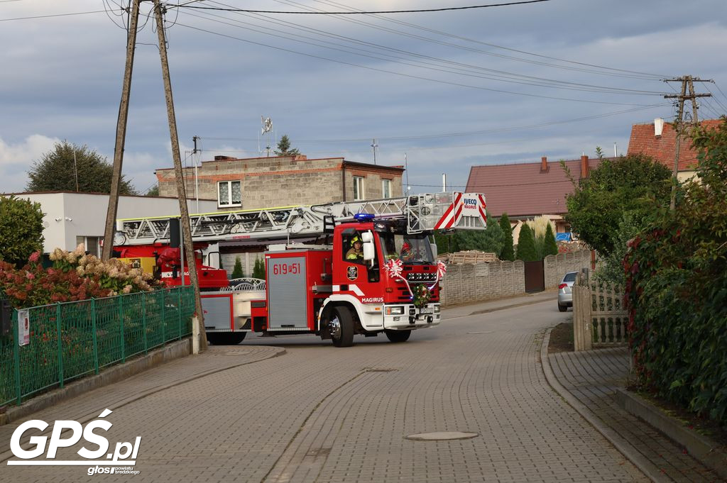 Poświęcenie i przekazanie samochodu dla OSP Pięczkowo