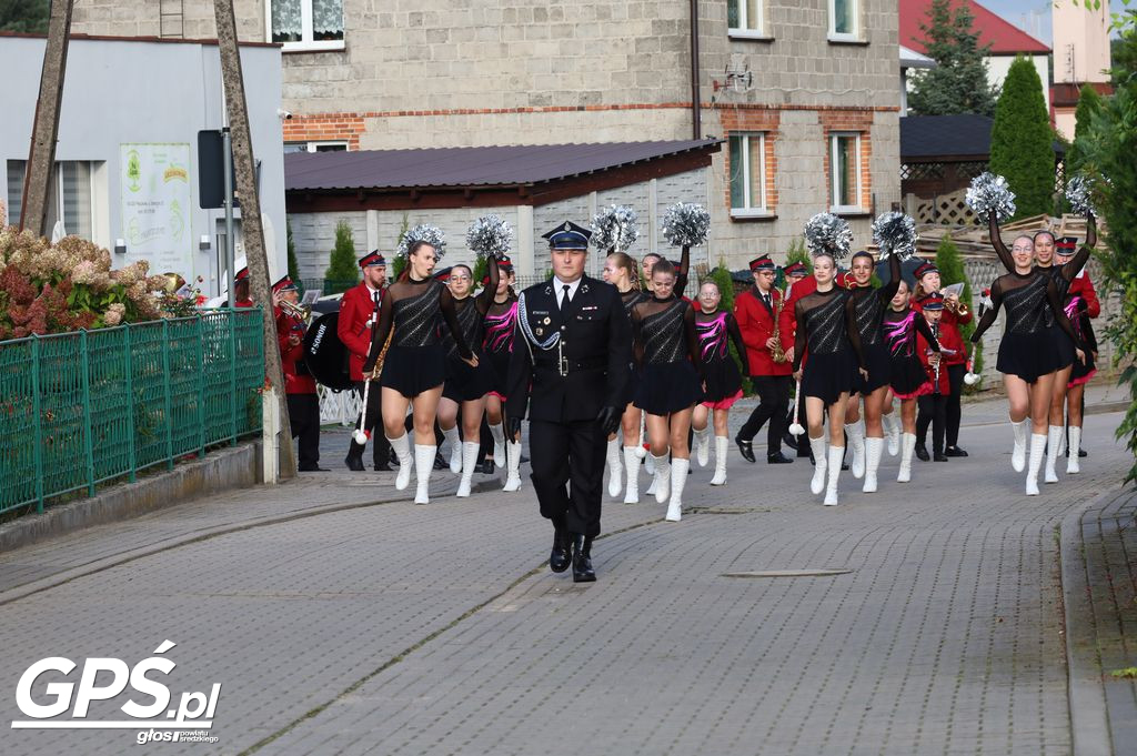 Poświęcenie i przekazanie samochodu dla OSP Pięczkowo