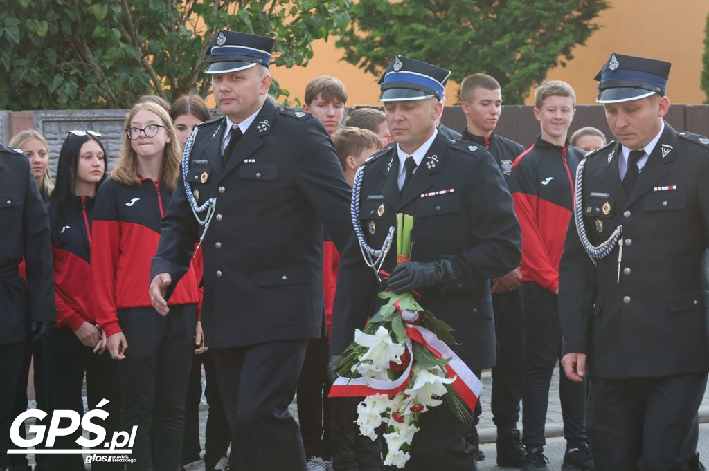 Poświęcenie i przekazanie samochodu dla OSP Pięczkowo