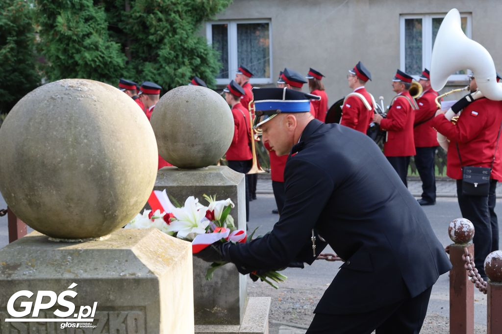 Poświęcenie i przekazanie samochodu dla OSP Pięczkowo
