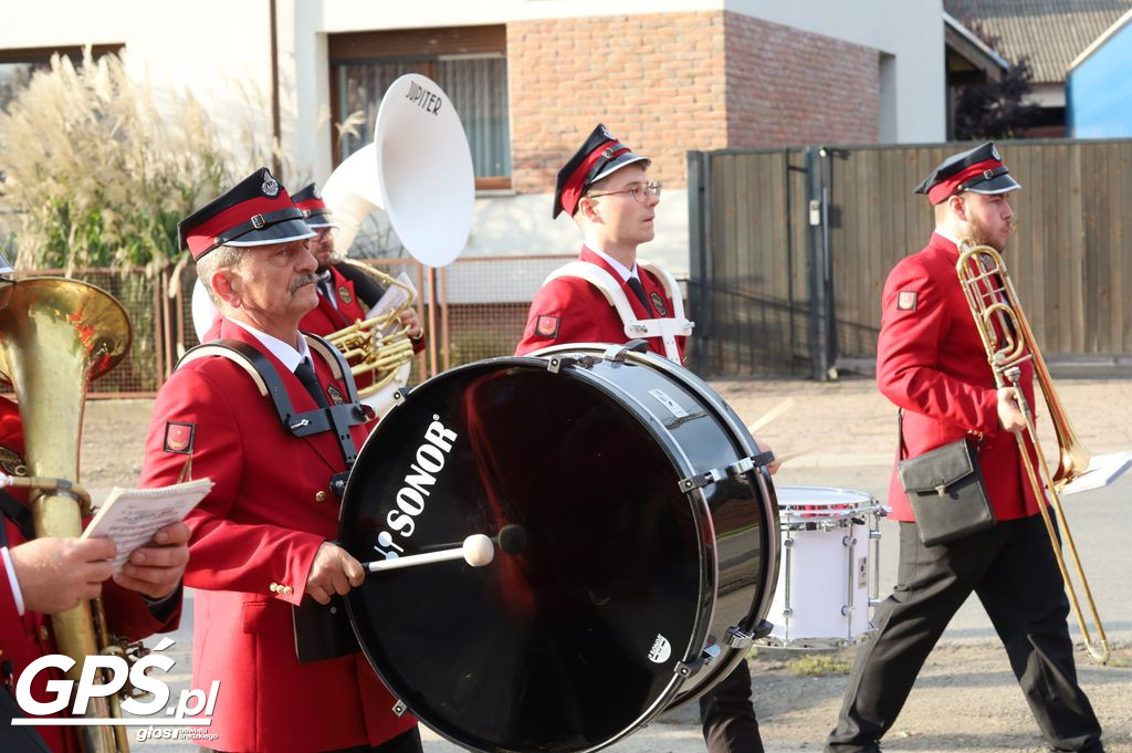 Poświęcenie i przekazanie samochodu dla OSP Pięczkowo