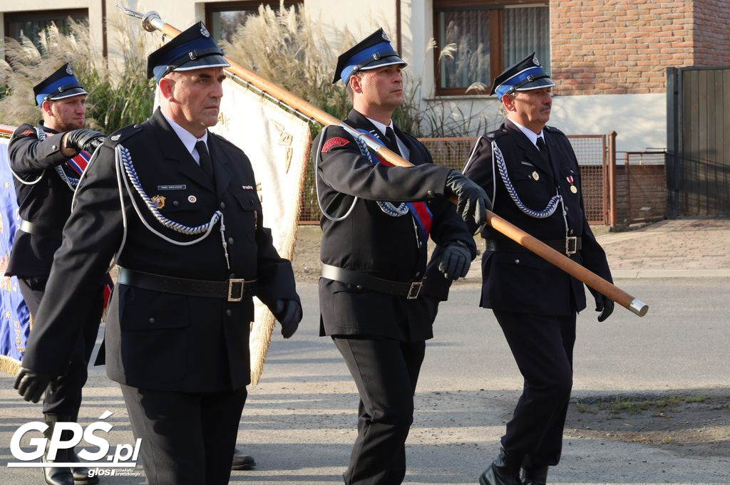 Poświęcenie i przekazanie samochodu dla OSP Pięczkowo