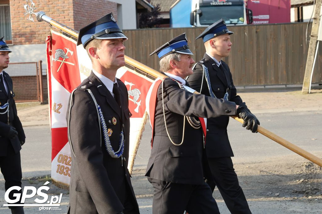 Poświęcenie i przekazanie samochodu dla OSP Pięczkowo