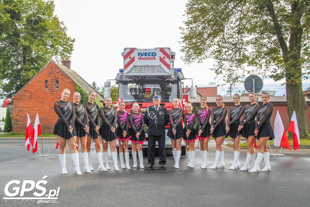 Poświęcenie i przekazanie samochodu dla OSP Pięczkowo