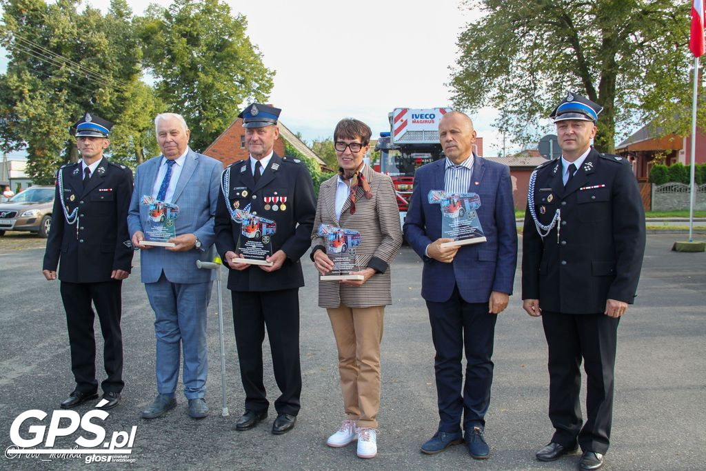 Poświęcenie i przekazanie samochodu dla OSP Pięczkowo