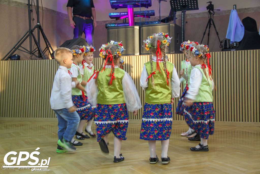 Poświęcenie i przekazanie samochodu dla OSP Pięczkowo