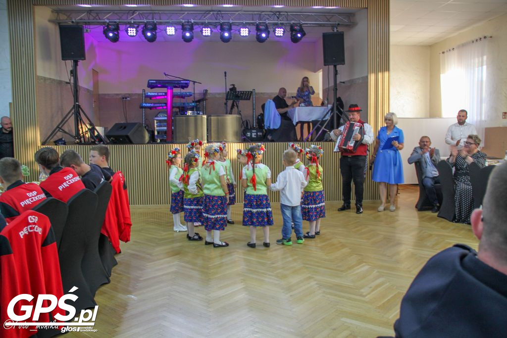 Poświęcenie i przekazanie samochodu dla OSP Pięczkowo