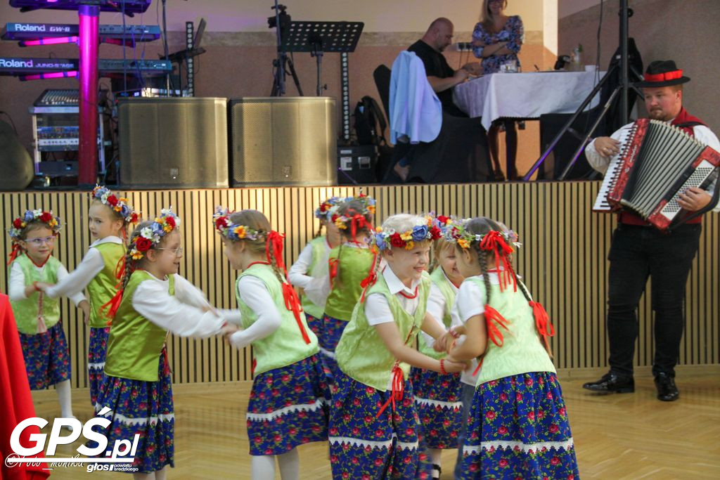 Poświęcenie i przekazanie samochodu dla OSP Pięczkowo