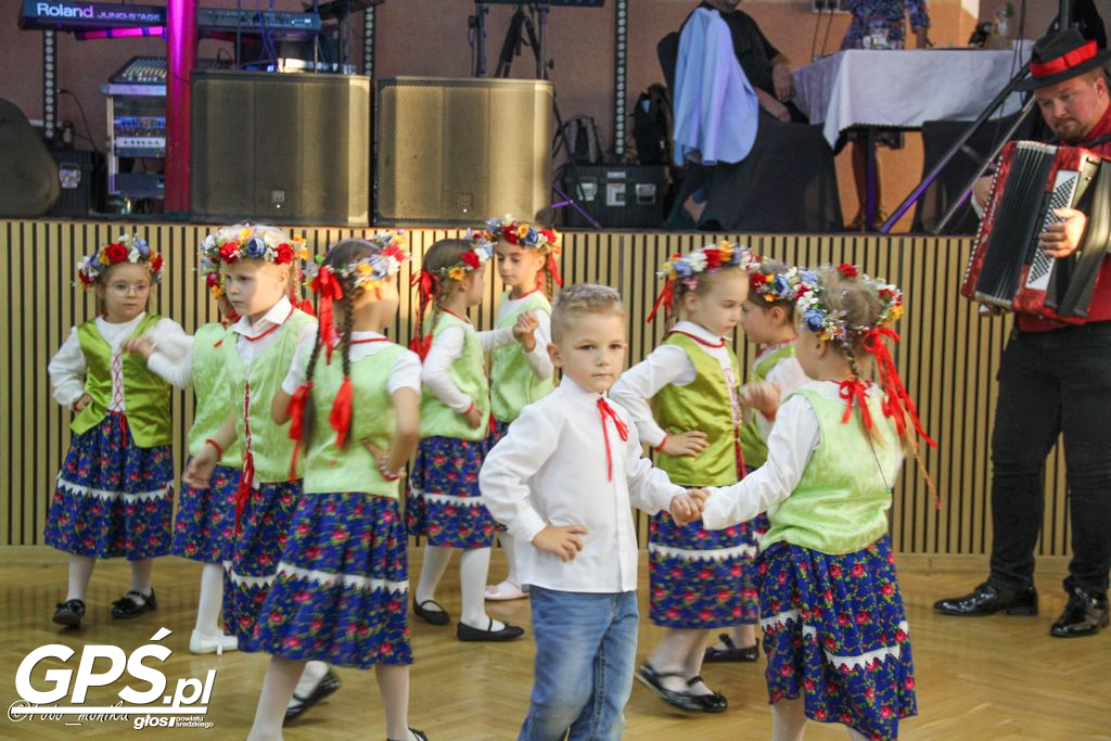 Poświęcenie i przekazanie samochodu dla OSP Pięczkowo