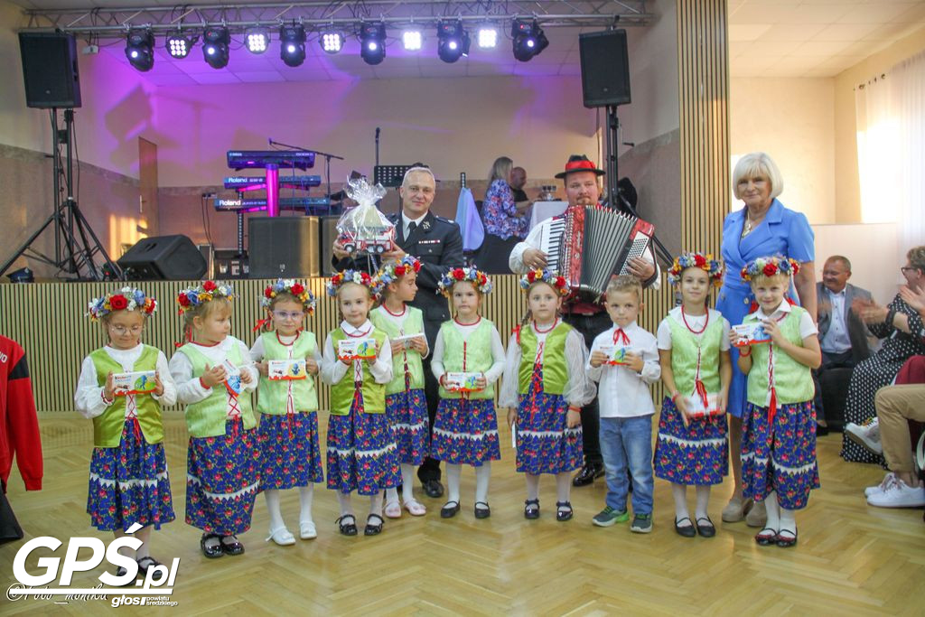 Poświęcenie i przekazanie samochodu dla OSP Pięczkowo