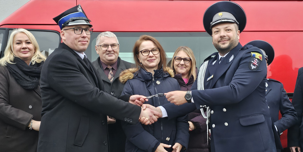 Przekazanie wozu OSP Mikuszewo dla mołdawskiej gminy Sireți