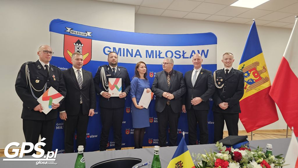 Przekazanie wozu OSP Mikuszewo dla mołdawskiej gminy Sireți