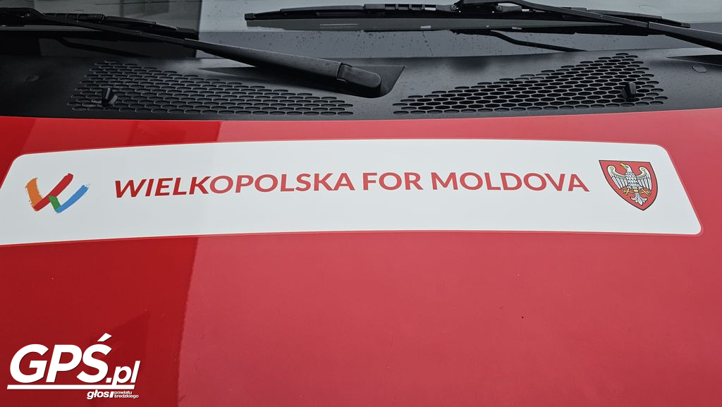 Przekazanie wozu OSP Mikuszewo dla mołdawskiej gminy Sireți