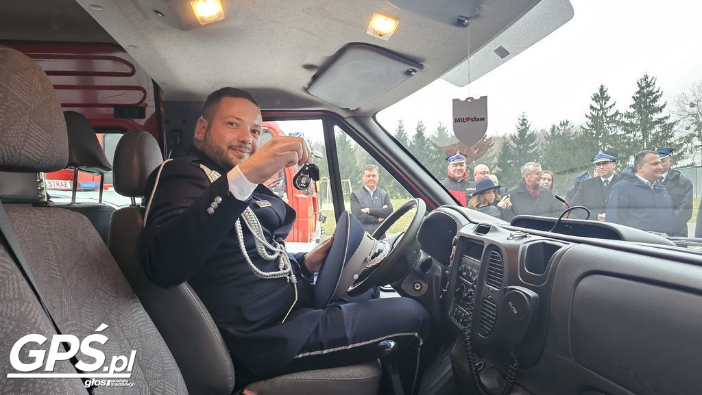 Przekazanie wozu OSP Mikuszewo dla mołdawskiej gminy Sireți