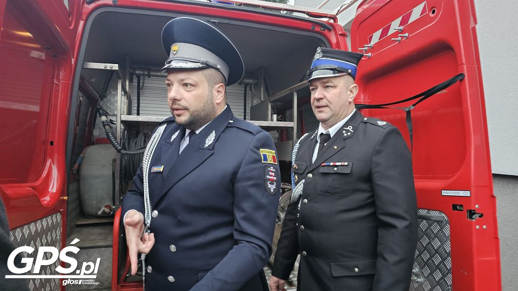 Przekazanie wozu OSP Mikuszewo dla mołdawskiej gminy Sireți