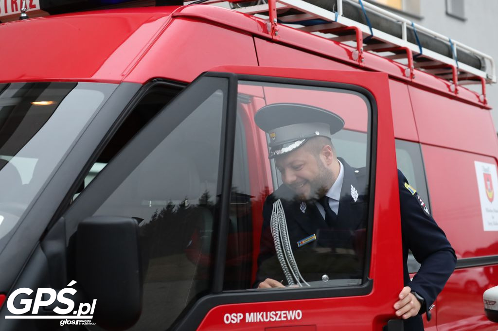 Przekazanie wozu OSP Mikuszewo dla mołdawskiej gminy Sireți