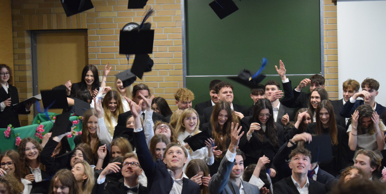 Pożegnanie uczniów klas maturalnych w ZSA