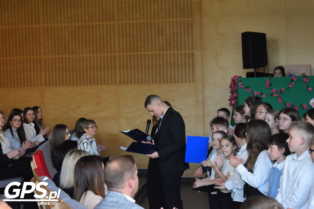 Pożegnanie uczniów klas maturalnych w ZSA