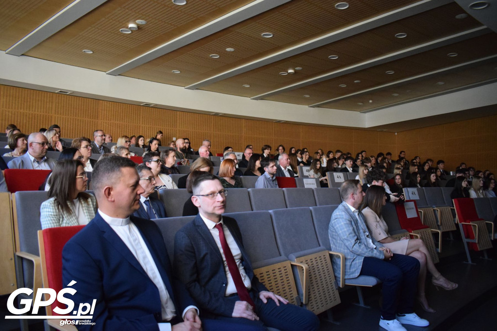 Pożegnanie uczniów klas maturalnych w ZSA