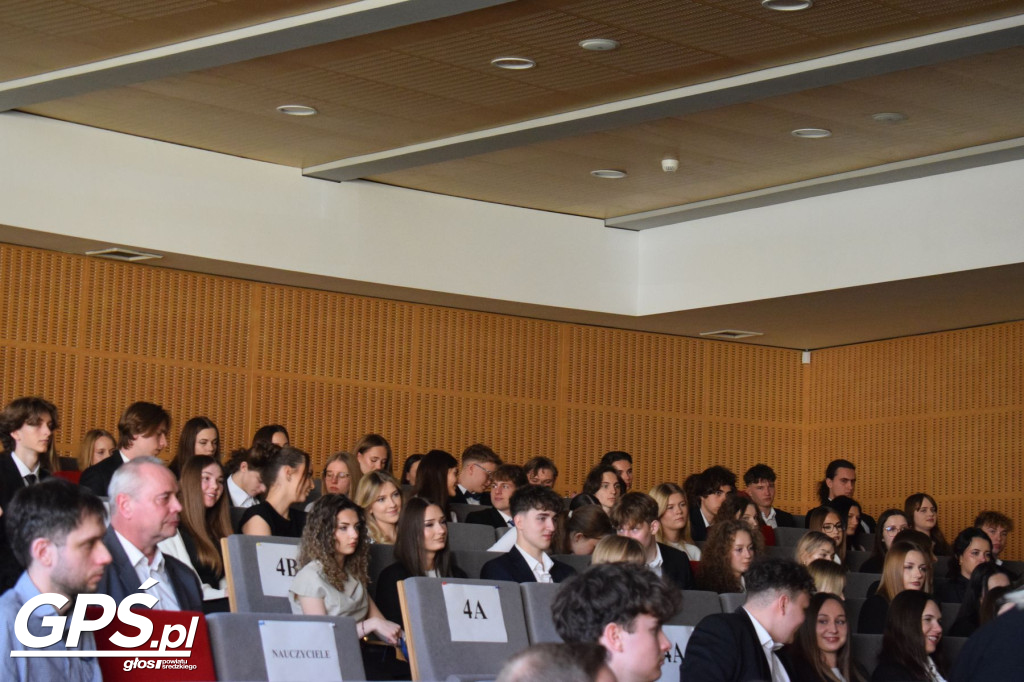 Pożegnanie uczniów klas maturalnych w ZSA