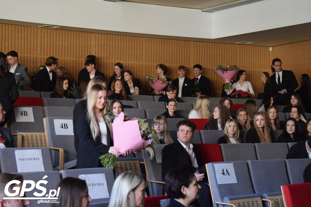 Pożegnanie uczniów klas maturalnych w ZSA