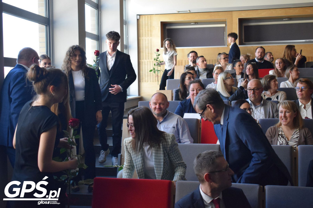 Pożegnanie uczniów klas maturalnych w ZSA