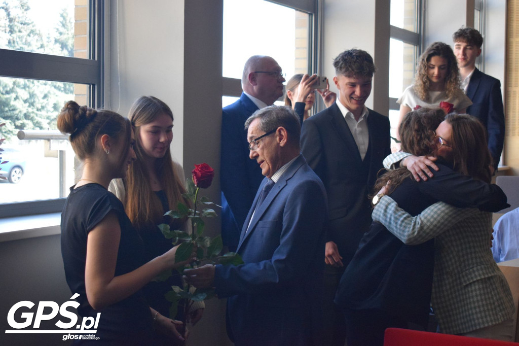 Pożegnanie uczniów klas maturalnych w ZSA