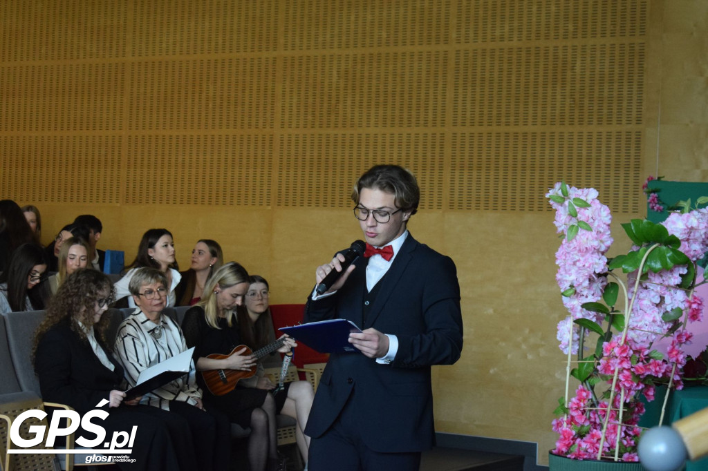 Pożegnanie uczniów klas maturalnych w ZSA